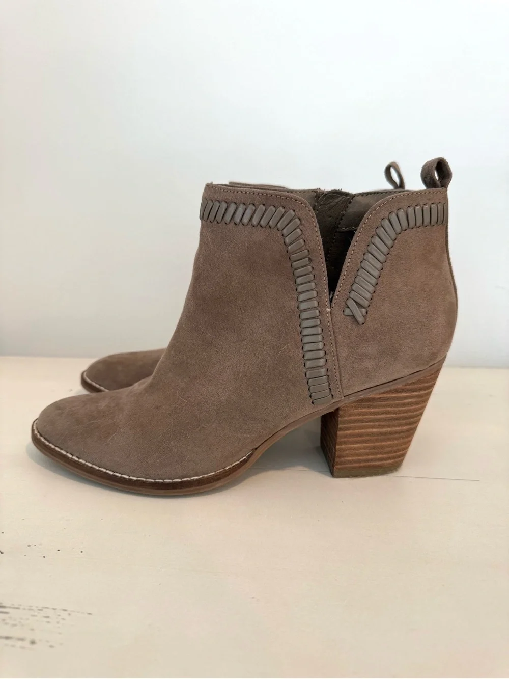 Dolce Vita Taupe Suede Ankle Booties Whipstitch Trim Block Heel Size 8